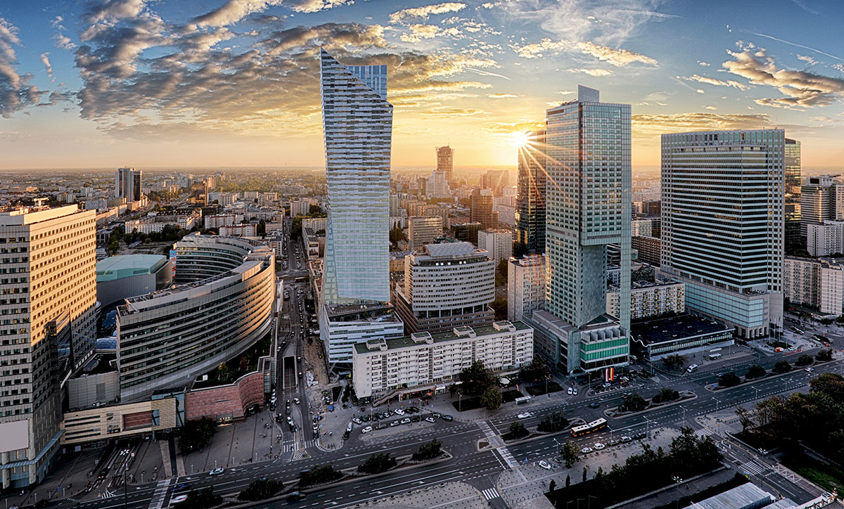 Warszawa wczoraj i dziś, czyli jak biznes zmienił miasto